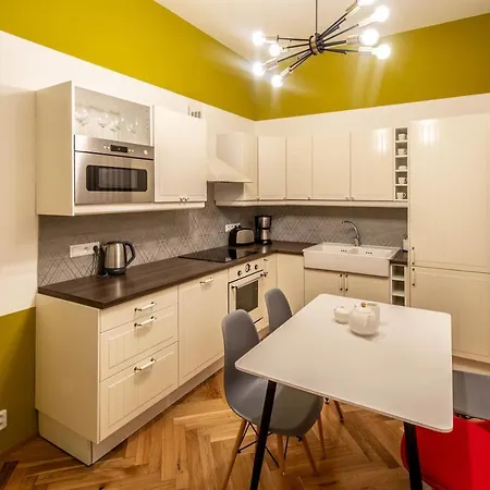 Colorful 3bdr In Old Town Πράγα