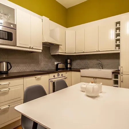 Colorful 3bdr In Old Town Διαμέρισμα