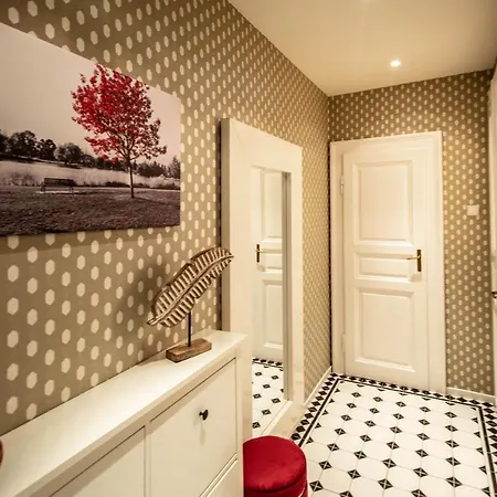 Διαμέρισμα Colorful 3bdr In Old Town Πράγα