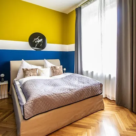 Διαμέρισμα Colorful 3bdr In Old Town Πράγα