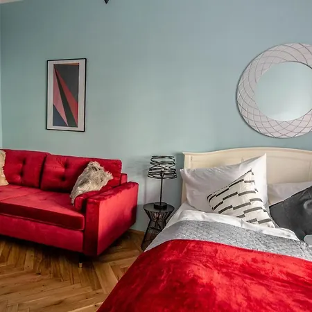 Апартаменты Colorful 3bdr In Old Town *