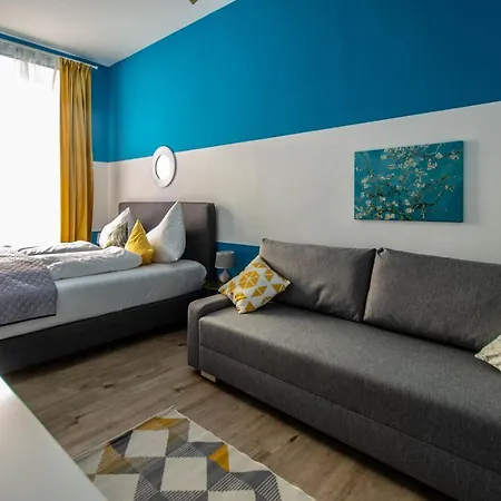 Апартаменты Colorful 3bdr In Old Town *